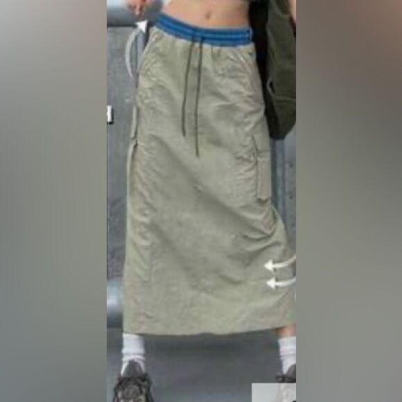 Dresses & Skirts - Y2K Cargo Midi Skirt